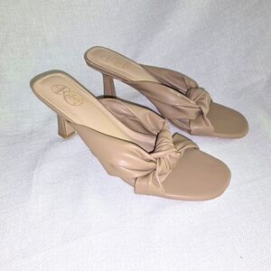 Modern Rebel Fancy Beige Tan Puff Knotted Heeled Sz. 10 Casual Party Elegant